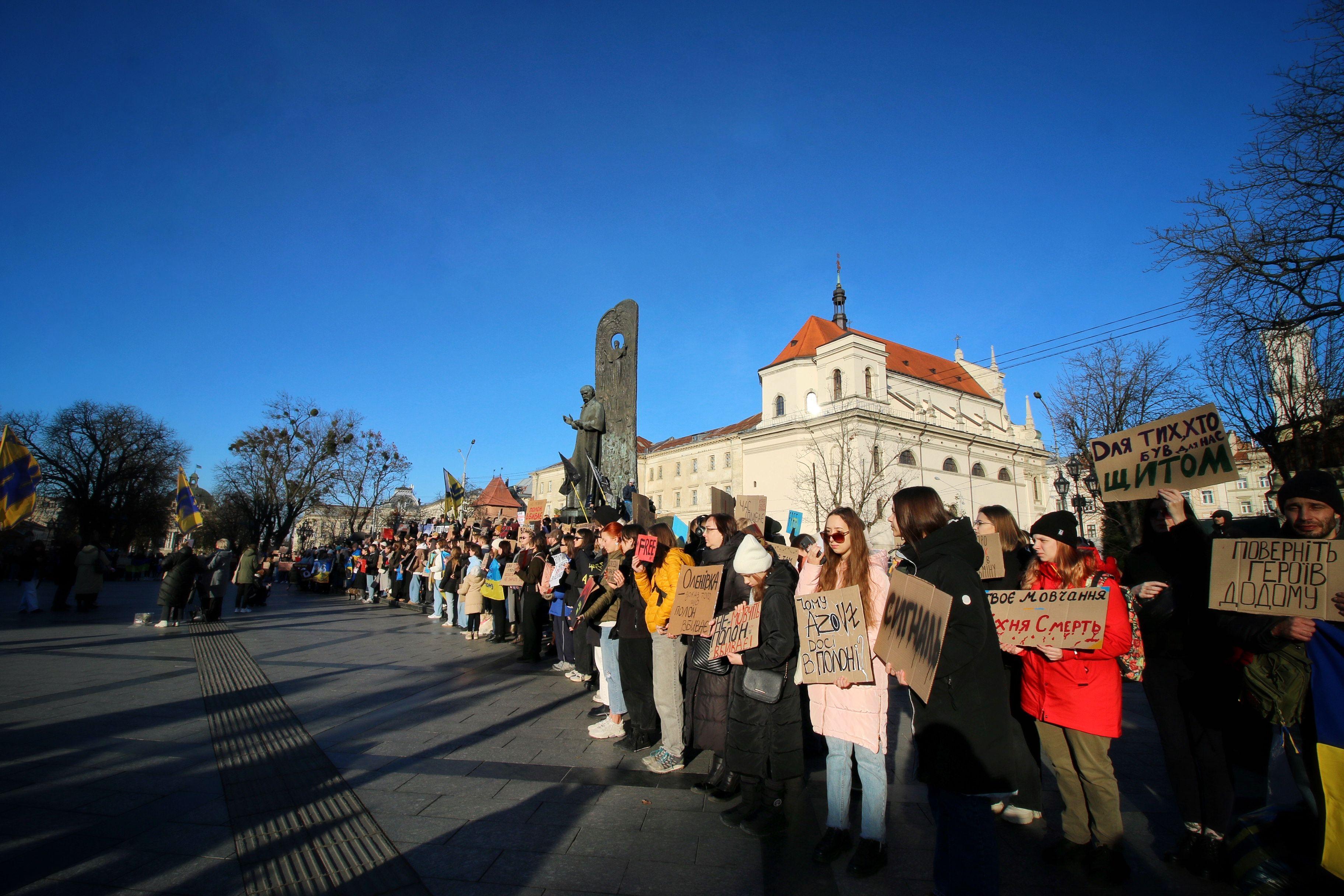 Львів'яни провели акцію, щоб нагадати про військовополонених і зниклих безвісти.