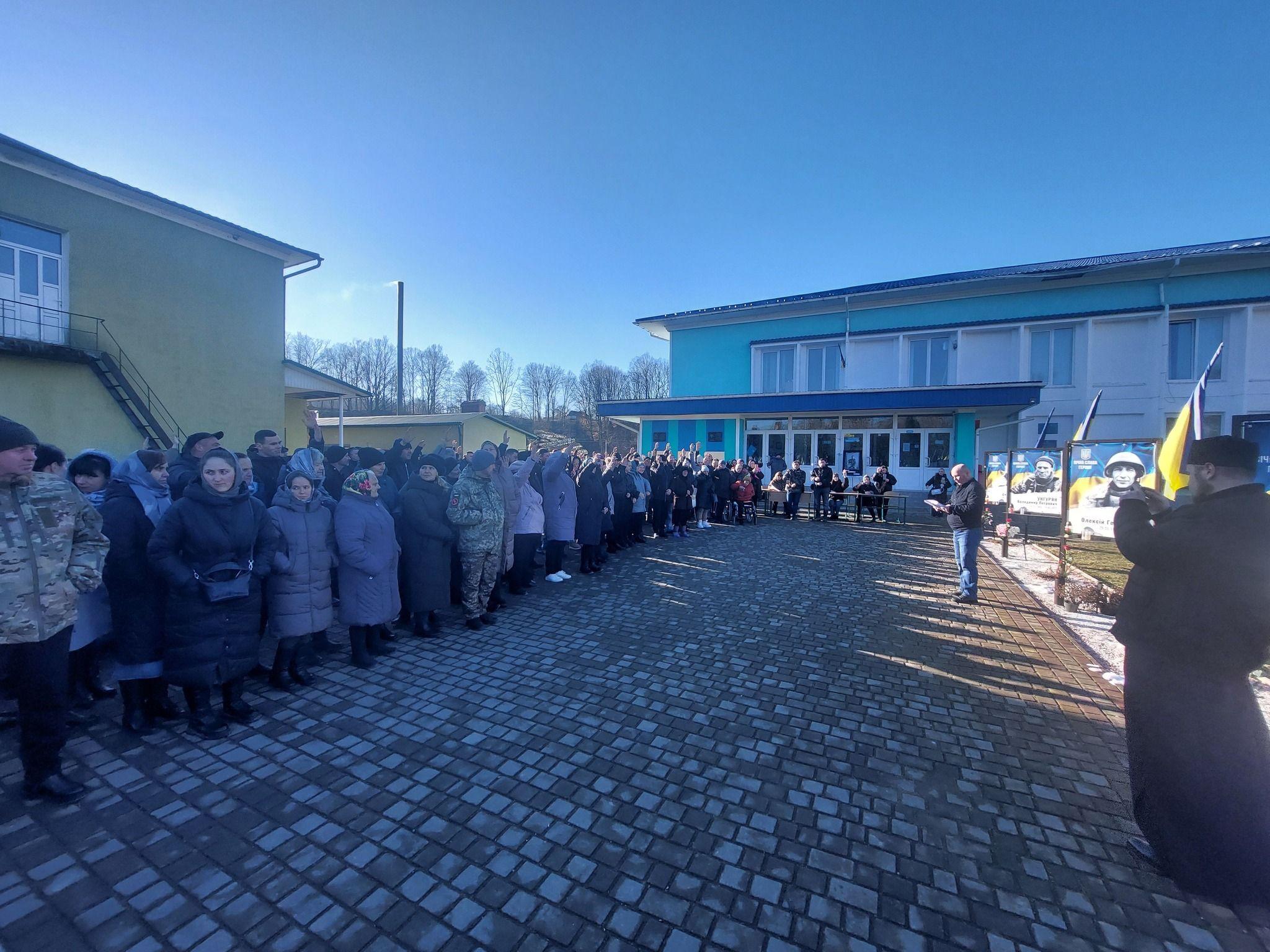 Після скандалу з похованням бійця громада села на Буковині вирішила вийти з-під московського патріархату.