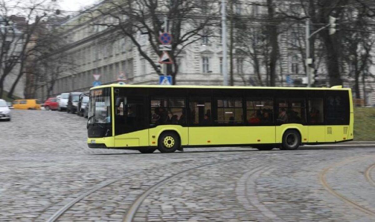 У Львові автобус наїхав на 17-річну дівчину, яка переходила дорогу поза пішохідним переходом.